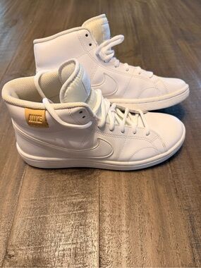 Nike Women's Court Royale 2 Mid Leather Athletic Size 7 CT1725-100 White